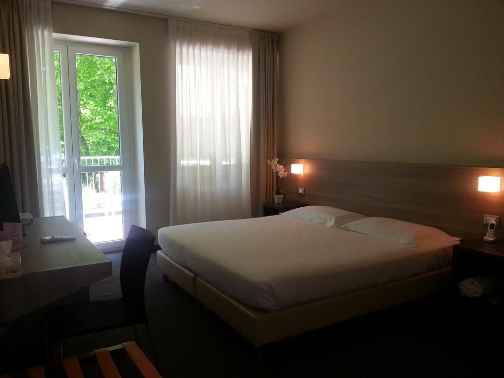 Hll Hotel Lungolago Lecco-Como Lake Eksteriør bilde